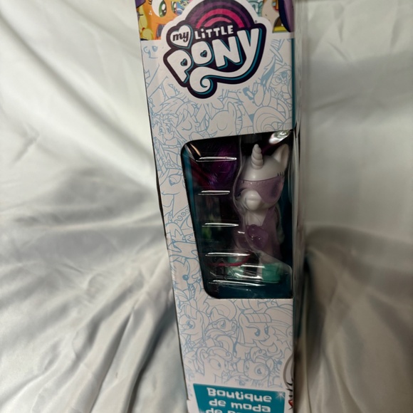 Rarity Fashion Runway My Little Pony Friendship is Magic - Picture 8 of 9
